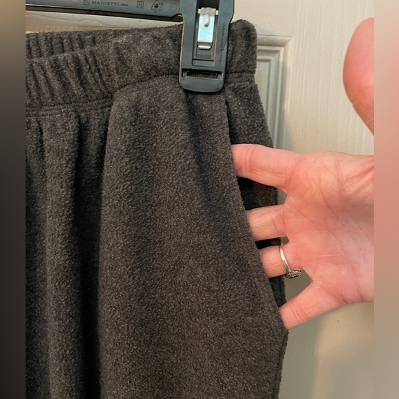 Lilly of California vintage dark gray poly/rayon blend pull on fleece pants. M. - Picture 4 of 6